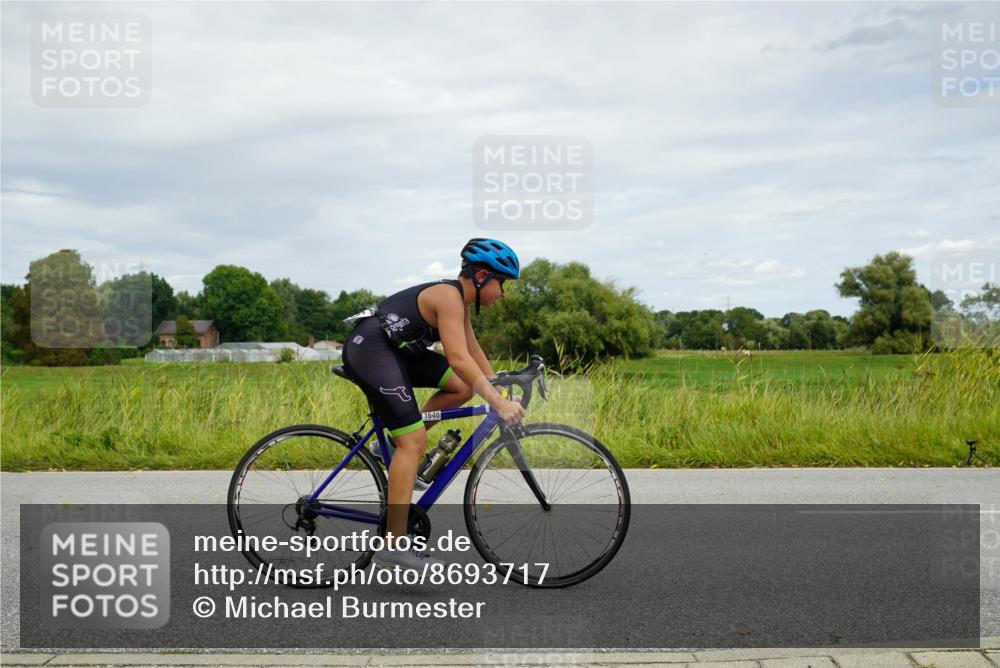 31.08.2025 - Elbe Triathlon Hamburg Michael Burmester http://msf.ph/oto/8693717 31.08.2025 12:35:34 Radfahren 1646, 1664 meine-sportfotos.de