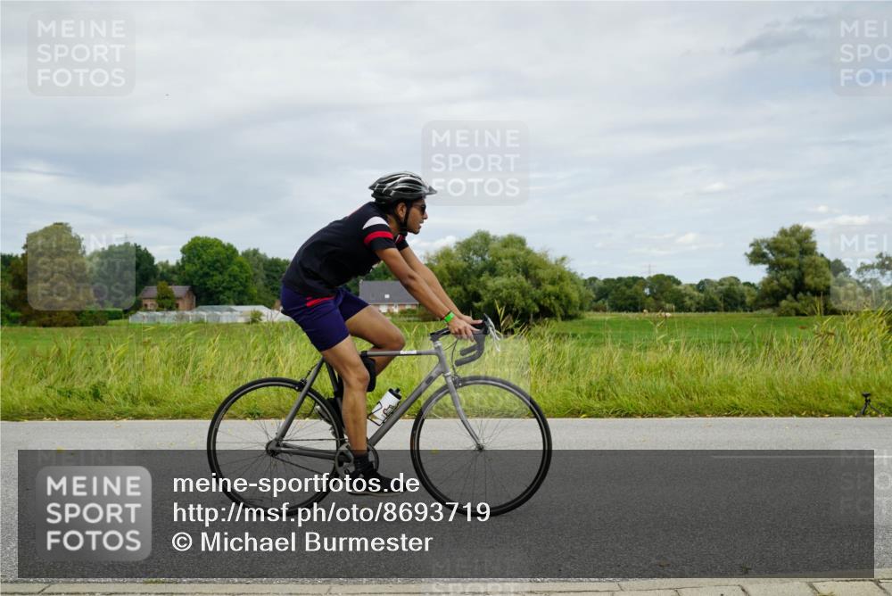 31.08.2025 - Elbe Triathlon Hamburg Michael Burmester http://msf.ph/oto/8693719 31.08.2025 12:35:58 Radfahren 1655 meine-sportfotos.de
