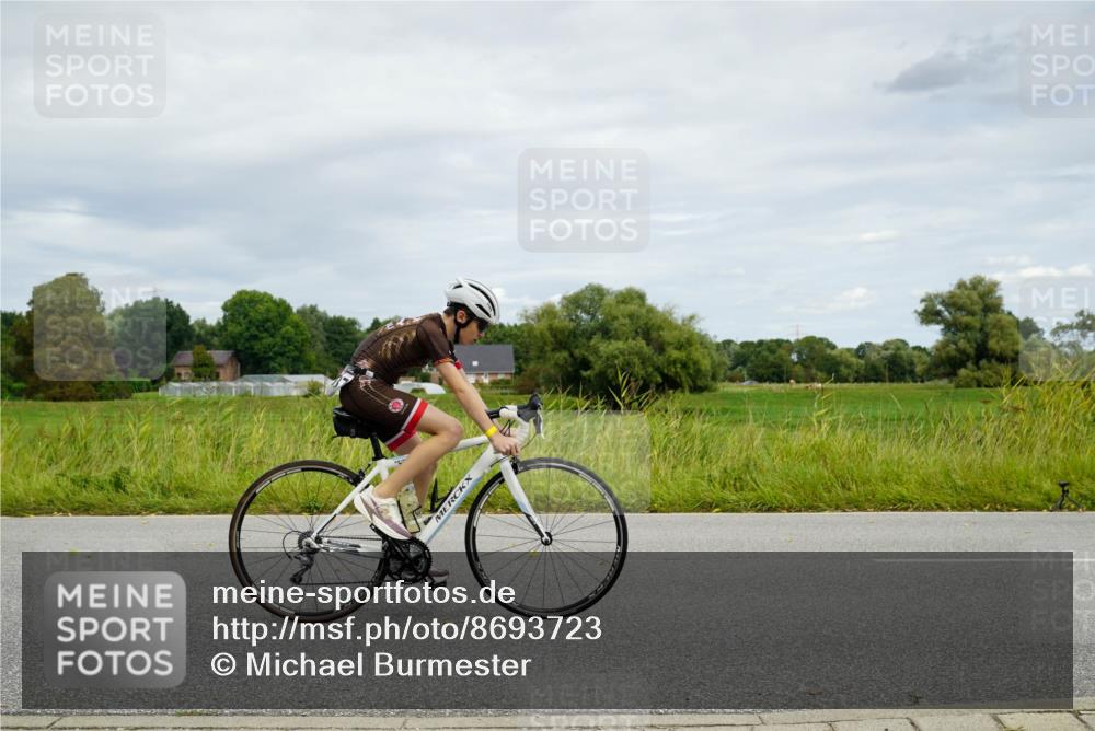 31.08.2025 - Elbe Triathlon Hamburg Michael Burmester http://msf.ph/oto/8693723 31.08.2025 12:36:50 Radfahren 1637, 1659 meine-sportfotos.de