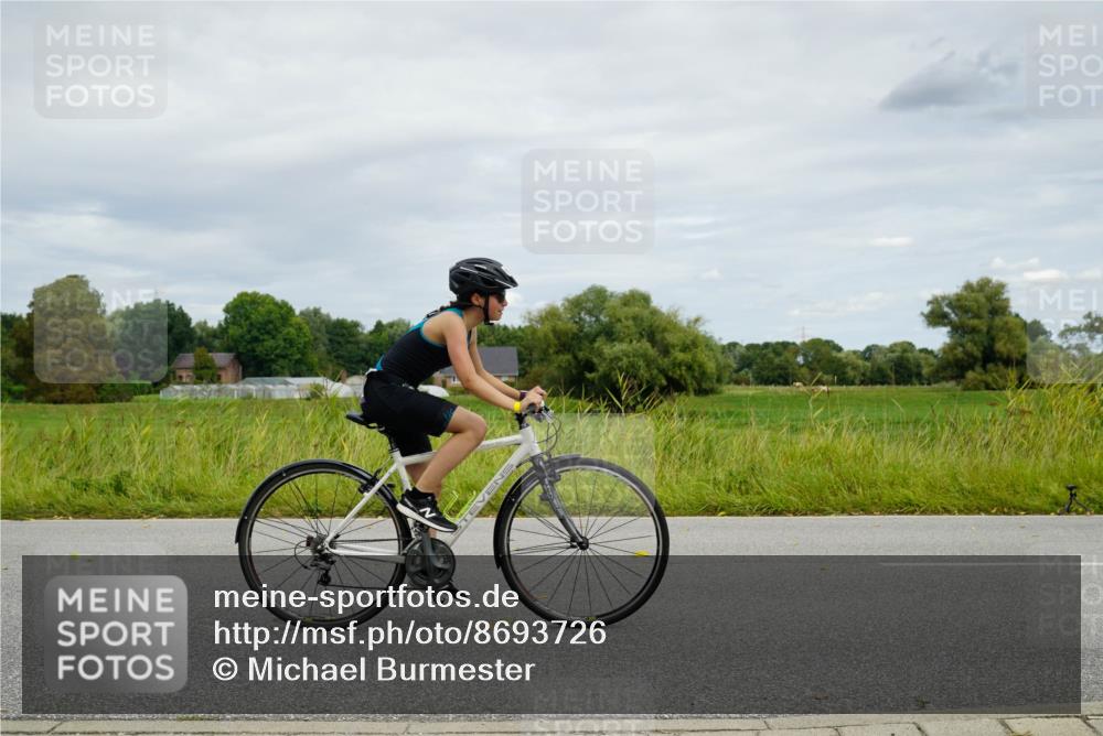31.08.2025 - Elbe Triathlon Hamburg Michael Burmester http://msf.ph/oto/8693726 31.08.2025 12:37:36 Radfahren 1654, 1663 meine-sportfotos.de