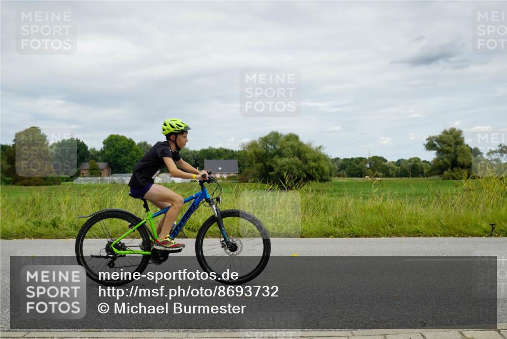 31.08.2025 - Elbe Triathlon Hamburg Michael Burmester http://msf.ph/oto/8693732 31.08.2025 12:39:22 Radfahren 1645 meine-sportfotos.de