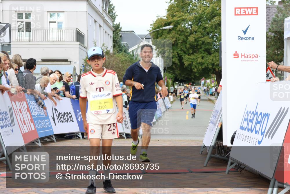 31.08.2025 - 21. Blankeneser Heldenlauf Strokosch-Dieckow http://msf.ph/oto/8693735 31.08.2025 10:27:32 Ziel 2715, 2463, 2725, 2533, 2709 meine-sportfotos.de