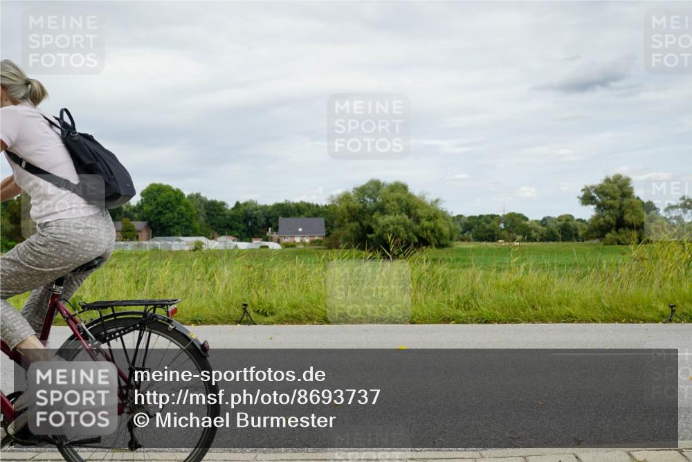 31.08.2025 - Elbe Triathlon Hamburg Michael Burmester http://msf.ph/oto/8693737 31.08.2025 12:39:45 Radfahren  meine-sportfotos.de