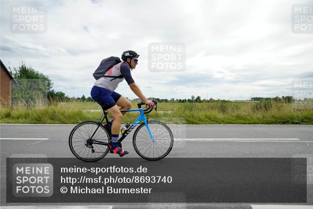 31.08.2025 - Elbe Triathlon Hamburg Michael Burmester http://msf.ph/oto/8693740 31.08.2025 13:36:19 Radfahren  meine-sportfotos.de