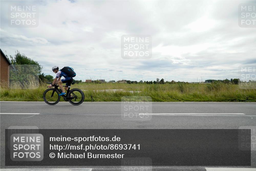 31.08.2025 - Elbe Triathlon Hamburg Michael Burmester http://msf.ph/oto/8693741 31.08.2025 13:36:54 Radfahren  meine-sportfotos.de