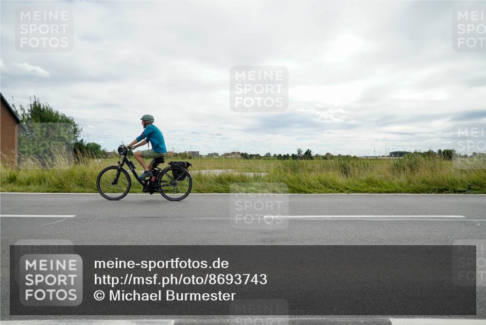 31.08.2025 - Elbe Triathlon Hamburg Michael Burmester http://msf.ph/oto/8693743 31.08.2025 13:39:10 Radfahren  meine-sportfotos.de