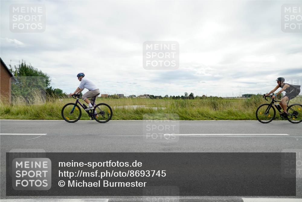 31.08.2025 - Elbe Triathlon Hamburg Michael Burmester http://msf.ph/oto/8693745 31.08.2025 13:39:35 Radfahren  meine-sportfotos.de