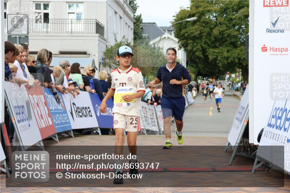 31.08.2025 - 21. Blankeneser Heldenlauf Strokosch-Dieckow http://msf.ph/oto/8693747 31.08.2025 10:27:31 Ziel 2715, 2463, 2725, 2533, 2709 meine-sportfotos.de