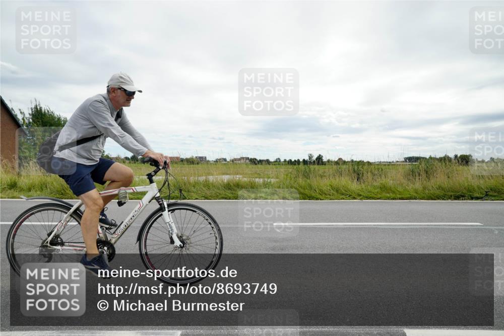 31.08.2025 - Elbe Triathlon Hamburg Michael Burmester http://msf.ph/oto/8693749 31.08.2025 13:40:22 Radfahren  meine-sportfotos.de