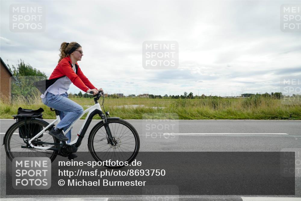 31.08.2025 - Elbe Triathlon Hamburg Michael Burmester http://msf.ph/oto/8693750 31.08.2025 13:40:23 Radfahren  meine-sportfotos.de