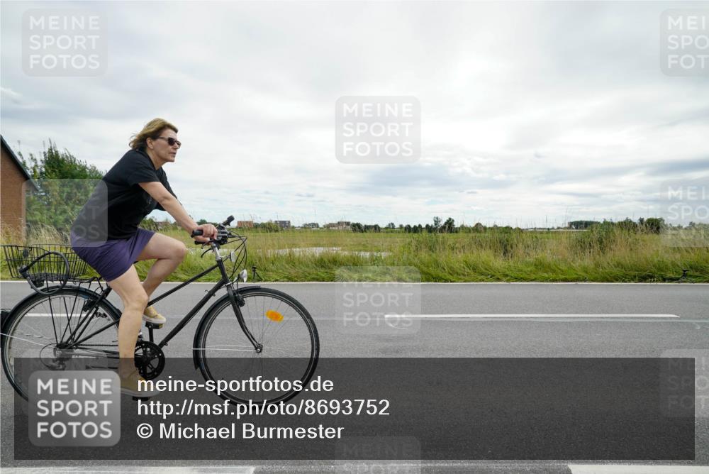 31.08.2025 - Elbe Triathlon Hamburg Michael Burmester http://msf.ph/oto/8693752 31.08.2025 13:40:27 Radfahren  meine-sportfotos.de