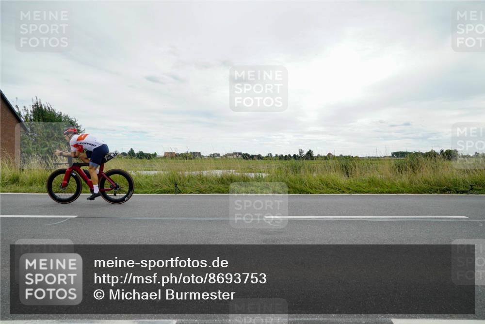31.08.2025 - Elbe Triathlon Hamburg Michael Burmester http://msf.ph/oto/8693753 31.08.2025 13:55:13 Radfahren  meine-sportfotos.de