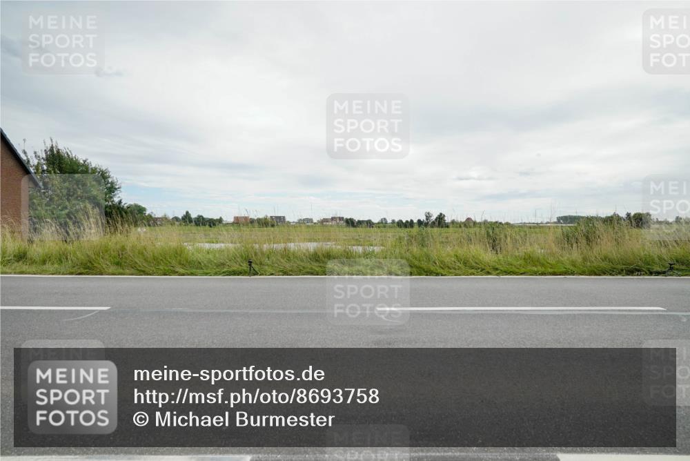 31.08.2025 - Elbe Triathlon Hamburg Michael Burmester http://msf.ph/oto/8693758 31.08.2025 14:05:01 Radfahren  meine-sportfotos.de