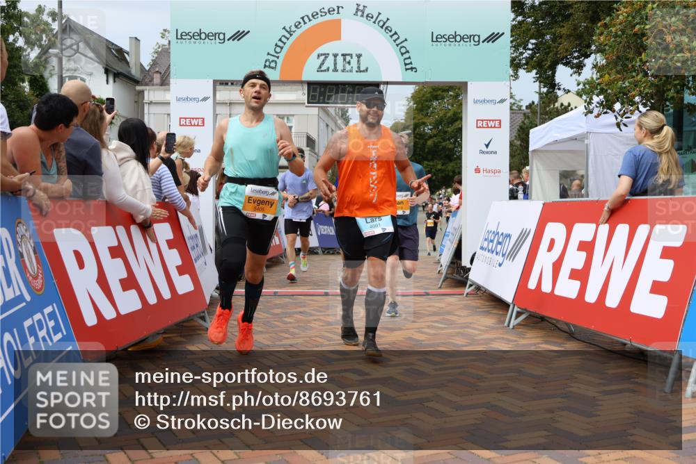 31.08.2025 - 21. Blankeneser Heldenlauf Strokosch-Dieckow http://msf.ph/oto/8693761 31.08.2025 12:36:12 Ziel 5405, 5159, 5158, 5318, 4383, 4091 meine-sportfotos.de