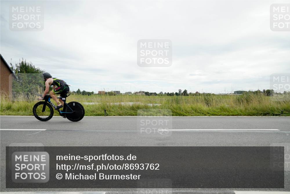 31.08.2025 - Elbe Triathlon Hamburg Michael Burmester http://msf.ph/oto/8693762 31.08.2025 14:05:42 Radfahren  meine-sportfotos.de