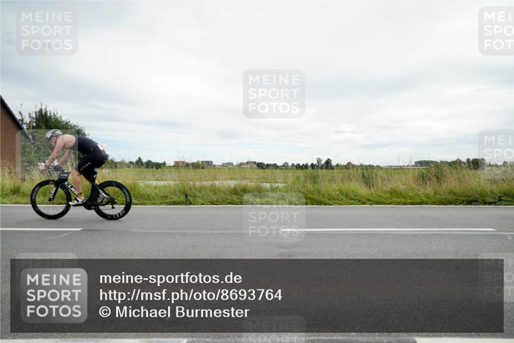 31.08.2025 - Elbe Triathlon Hamburg Michael Burmester http://msf.ph/oto/8693764 31.08.2025 14:06:03 Radfahren 137, 148 meine-sportfotos.de