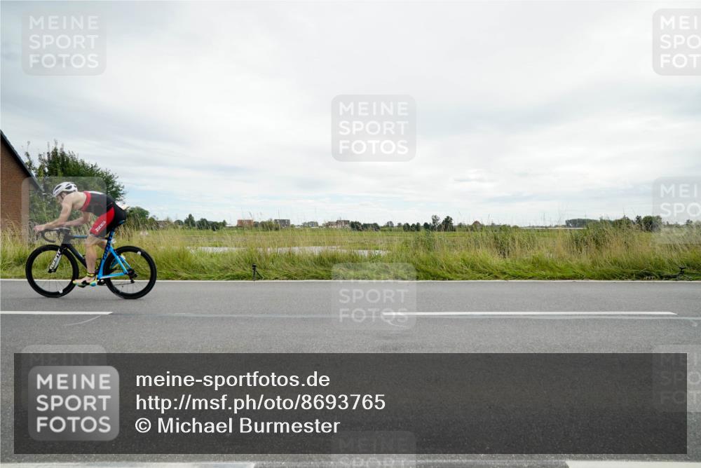 31.08.2025 - Elbe Triathlon Hamburg Michael Burmester http://msf.ph/oto/8693765 31.08.2025 14:06:08 Radfahren 148 meine-sportfotos.de