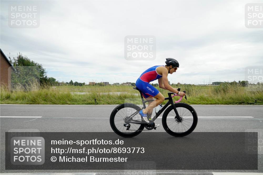 31.08.2025 - Elbe Triathlon Hamburg Michael Burmester http://msf.ph/oto/8693773 31.08.2025 14:06:58 Radfahren 153 meine-sportfotos.de