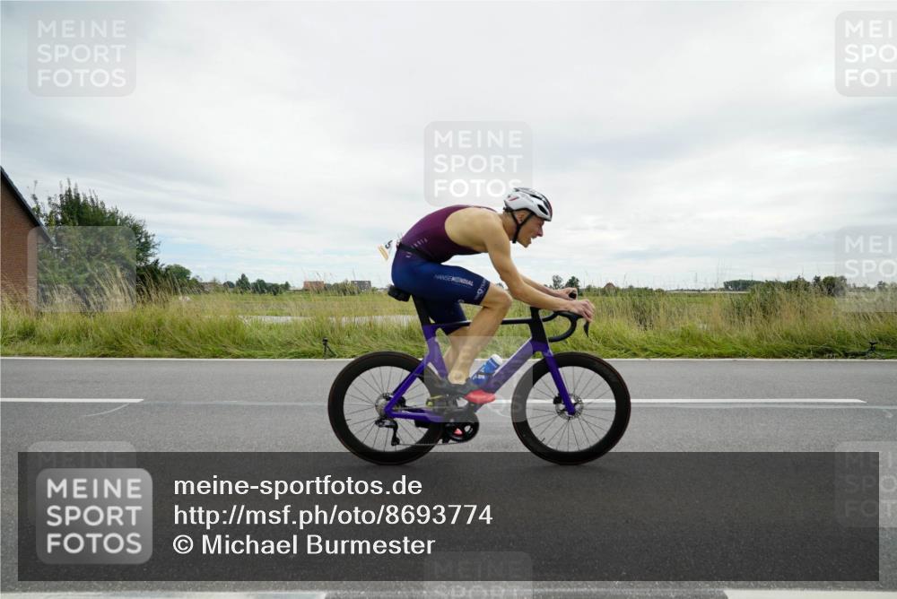 31.08.2025 - Elbe Triathlon Hamburg Michael Burmester http://msf.ph/oto/8693774 31.08.2025 14:07:30 Radfahren  meine-sportfotos.de