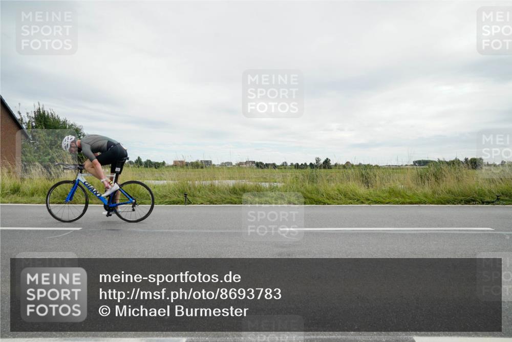 31.08.2025 - Elbe Triathlon Hamburg Michael Burmester http://msf.ph/oto/8693783 31.08.2025 14:08:00 Radfahren  meine-sportfotos.de