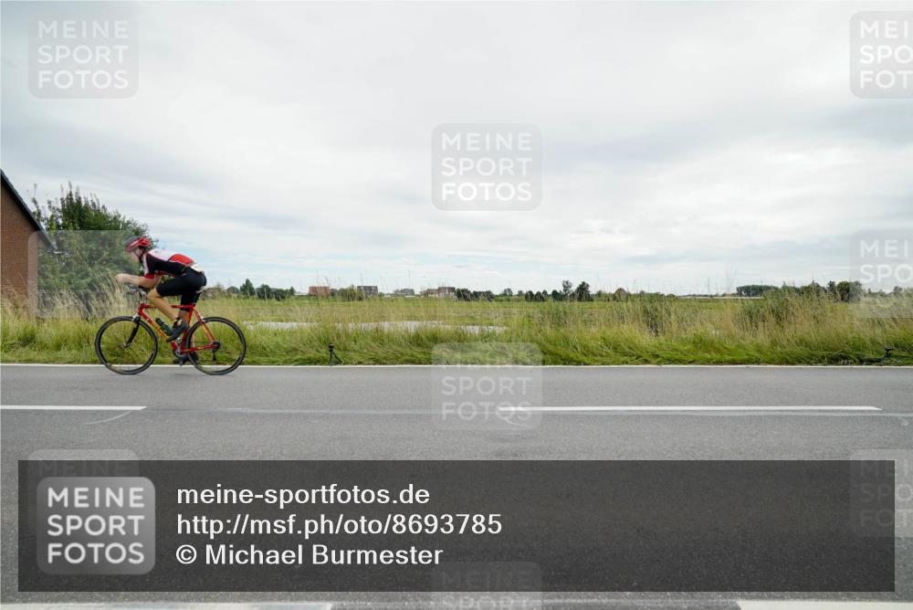 31.08.2025 - Elbe Triathlon Hamburg Michael Burmester http://msf.ph/oto/8693785 31.08.2025 14:08:03 Radfahren  meine-sportfotos.de