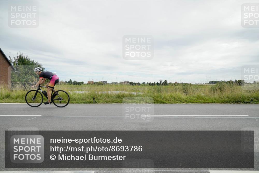 31.08.2025 - Elbe Triathlon Hamburg Michael Burmester http://msf.ph/oto/8693786 31.08.2025 14:08:08 Radfahren  meine-sportfotos.de