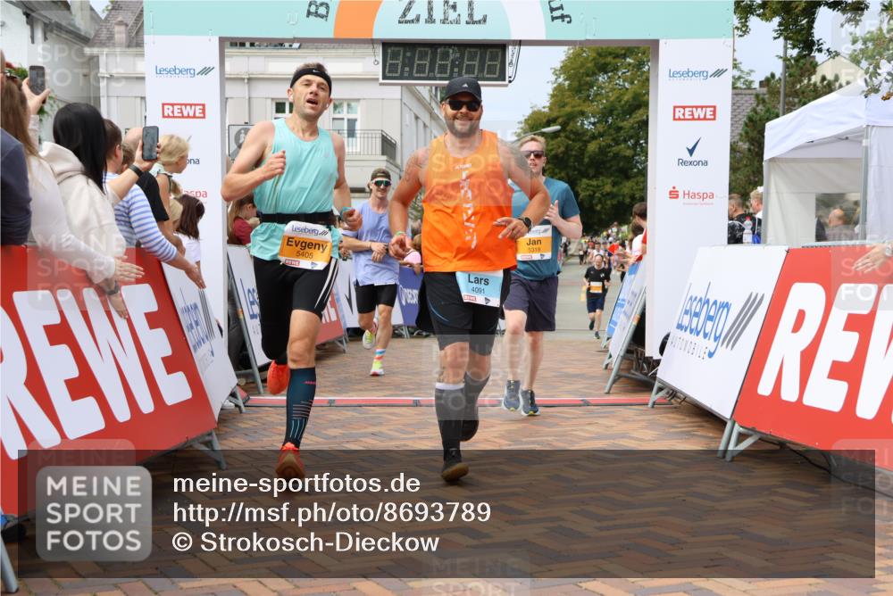 31.08.2025 - 21. Blankeneser Heldenlauf Strokosch-Dieckow http://msf.ph/oto/8693789 31.08.2025 12:36:12 Ziel 5405, 5159, 5158, 5318, 4383, 4091 meine-sportfotos.de