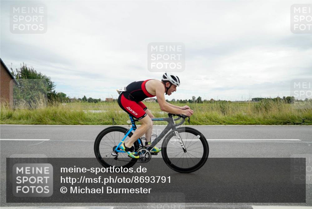 31.08.2025 - Elbe Triathlon Hamburg Michael Burmester http://msf.ph/oto/8693791 31.08.2025 14:08:20 Radfahren  meine-sportfotos.de