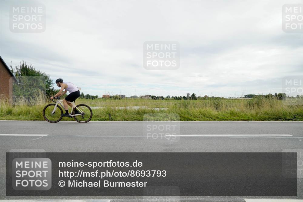 31.08.2025 - Elbe Triathlon Hamburg Michael Burmester http://msf.ph/oto/8693793 31.08.2025 14:08:24 Radfahren  meine-sportfotos.de