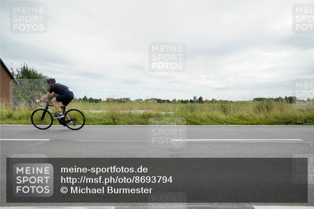 31.08.2025 - Elbe Triathlon Hamburg Michael Burmester http://msf.ph/oto/8693794 31.08.2025 14:08:26 Radfahren  meine-sportfotos.de