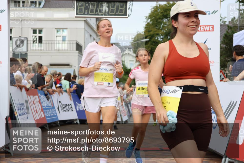 31.08.2025 - 21. Blankeneser Heldenlauf Strokosch-Dieckow http://msf.ph/oto/8693795 31.08.2025 10:27:27 Ziel 2715, 2463, 2725, 2533, 2709 meine-sportfotos.de
