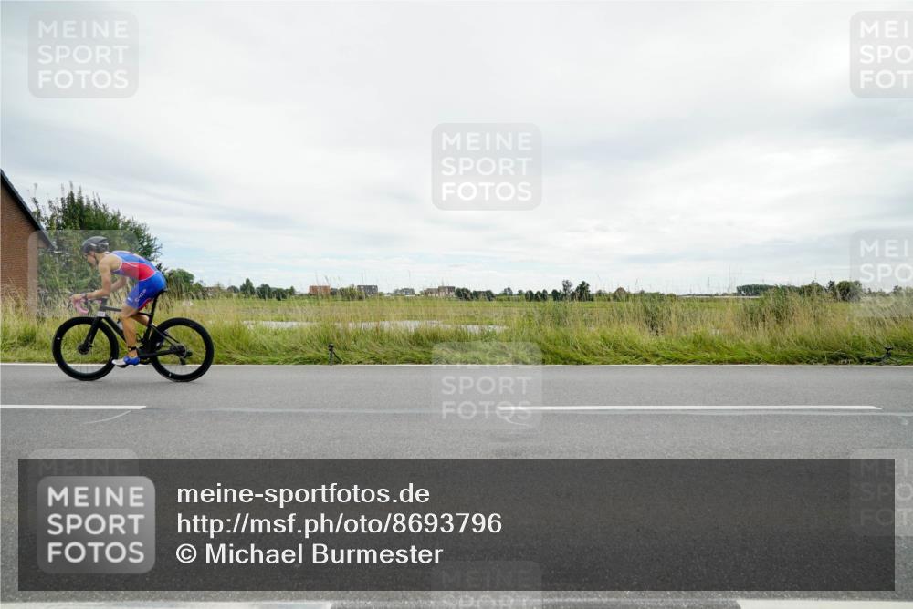 31.08.2025 - Elbe Triathlon Hamburg Michael Burmester http://msf.ph/oto/8693796 31.08.2025 14:08:36 Radfahren 122 meine-sportfotos.de