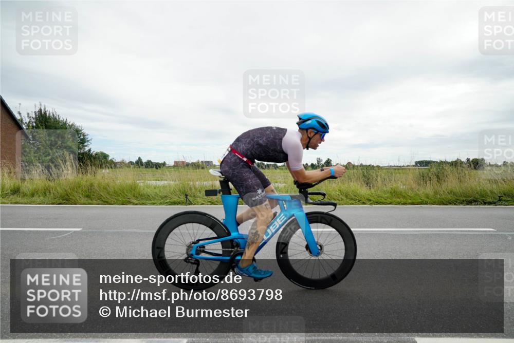 31.08.2025 - Elbe Triathlon Hamburg Michael Burmester http://msf.ph/oto/8693798 31.08.2025 14:08:38 Radfahren 122 meine-sportfotos.de