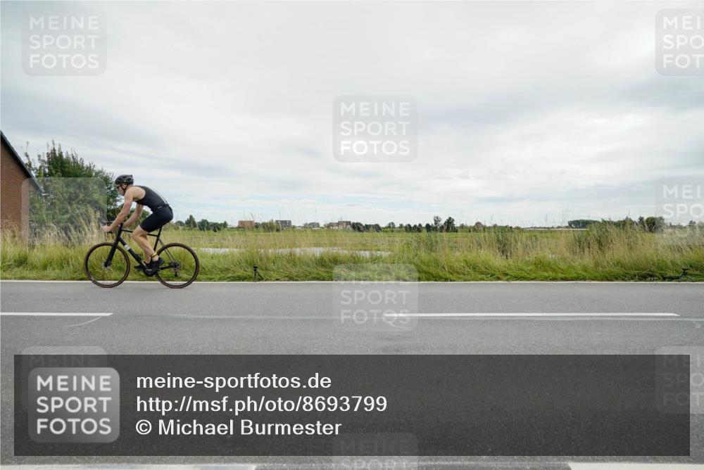 31.08.2025 - Elbe Triathlon Hamburg Michael Burmester http://msf.ph/oto/8693799 31.08.2025 14:08:40 Radfahren 122 meine-sportfotos.de