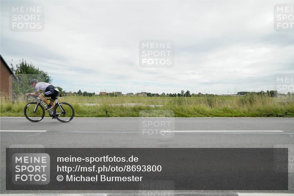 31.08.2025 - Elbe Triathlon Hamburg Michael Burmester http://msf.ph/oto/8693800 31.08.2025 14:08:41 Radfahren 122 meine-sportfotos.de