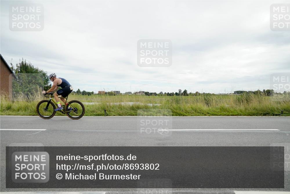 31.08.2025 - Elbe Triathlon Hamburg Michael Burmester http://msf.ph/oto/8693802 31.08.2025 14:08:44 Radfahren  meine-sportfotos.de