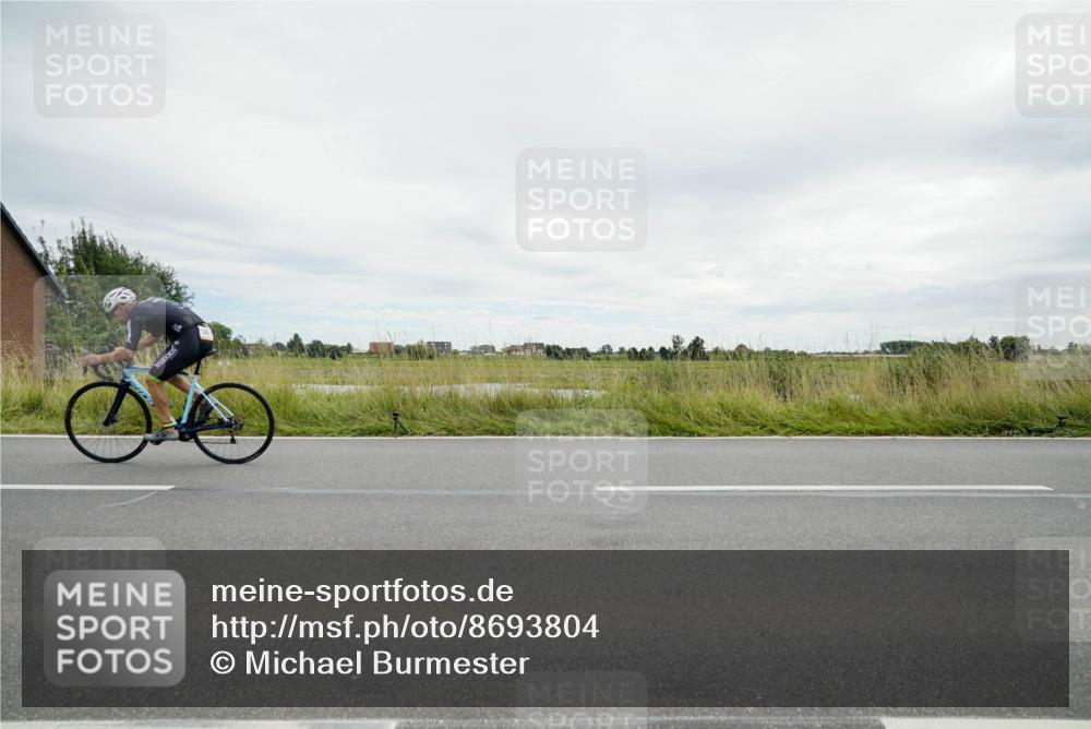 31.08.2025 - Elbe Triathlon Hamburg Michael Burmester http://msf.ph/oto/8693804 31.08.2025 14:08:49 Radfahren  meine-sportfotos.de