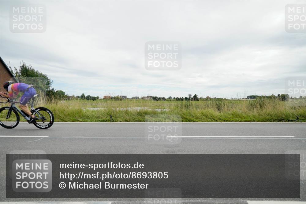 31.08.2025 - Elbe Triathlon Hamburg Michael Burmester http://msf.ph/oto/8693805 31.08.2025 14:08:58 Radfahren  meine-sportfotos.de