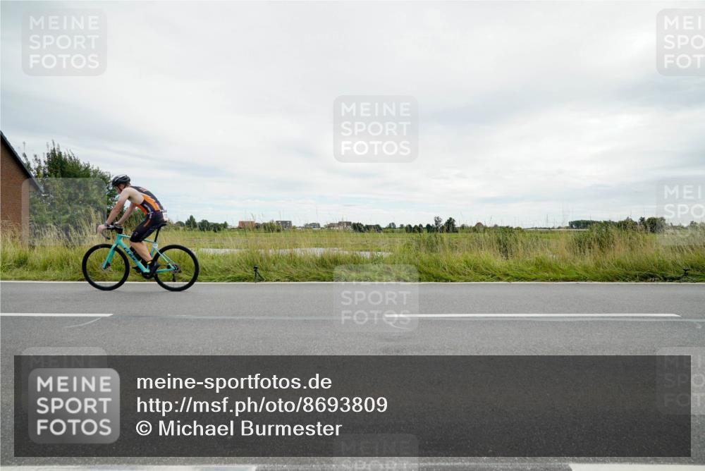 31.08.2025 - Elbe Triathlon Hamburg Michael Burmester http://msf.ph/oto/8693809 31.08.2025 14:09:05 Radfahren 156 meine-sportfotos.de
