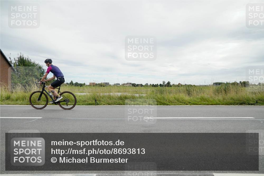 31.08.2025 - Elbe Triathlon Hamburg Michael Burmester http://msf.ph/oto/8693813 31.08.2025 14:09:22 Radfahren  meine-sportfotos.de