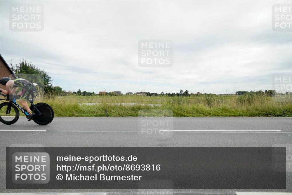 31.08.2025 - Elbe Triathlon Hamburg Michael Burmester http://msf.ph/oto/8693816 31.08.2025 14:09:30 Radfahren  meine-sportfotos.de