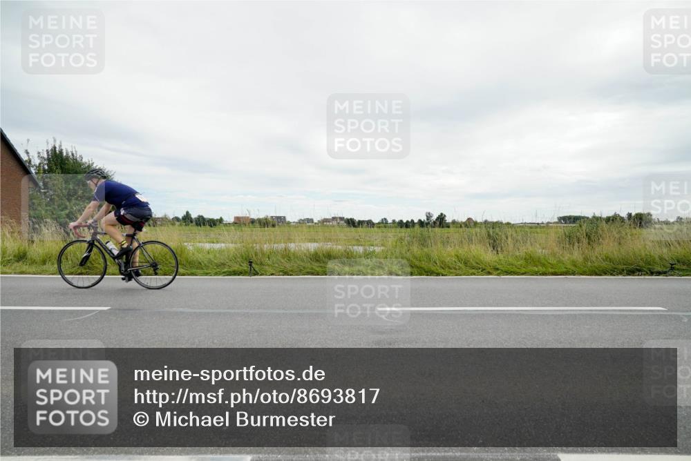 31.08.2025 - Elbe Triathlon Hamburg Michael Burmester http://msf.ph/oto/8693817 31.08.2025 14:09:33 Radfahren  meine-sportfotos.de