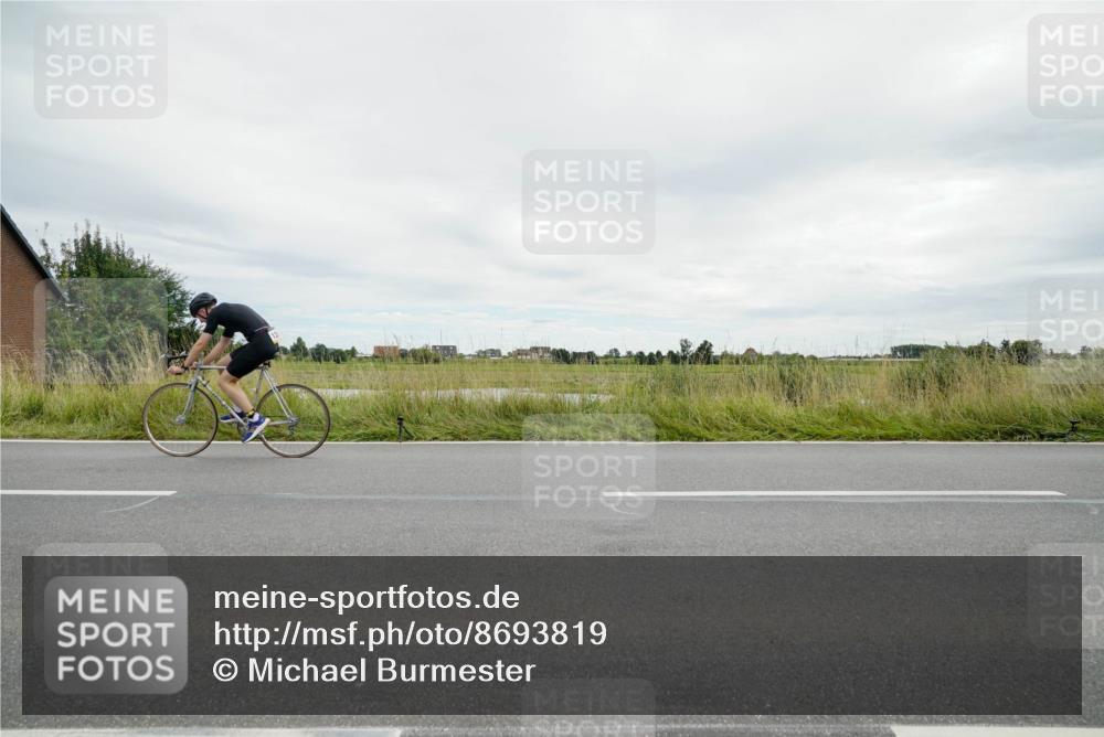 31.08.2025 - Elbe Triathlon Hamburg Michael Burmester http://msf.ph/oto/8693819 31.08.2025 14:09:41 Radfahren 136 meine-sportfotos.de
