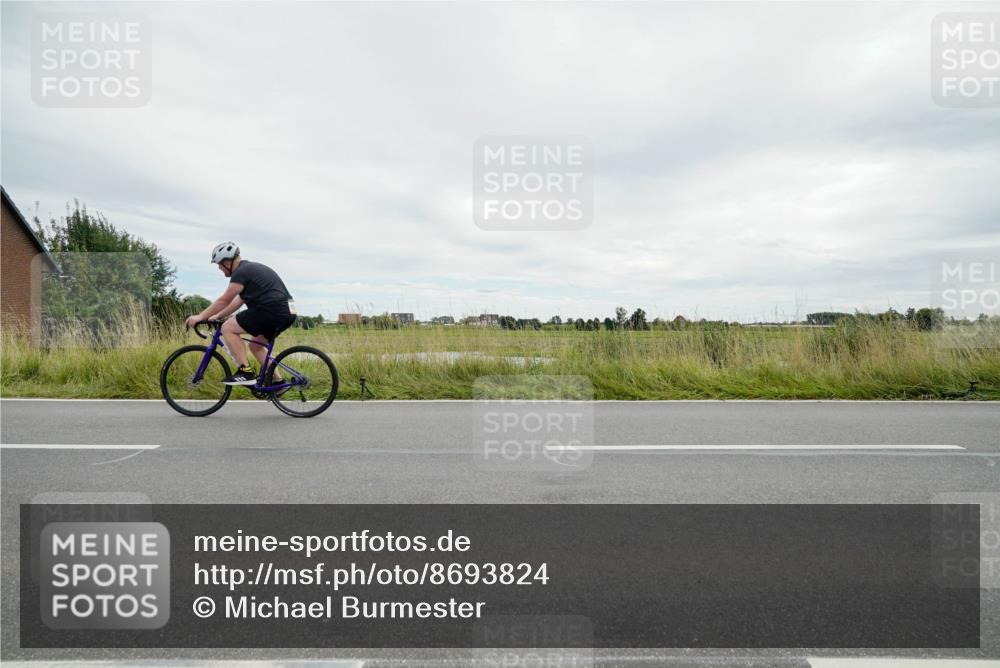 31.08.2025 - Elbe Triathlon Hamburg Michael Burmester http://msf.ph/oto/8693824 31.08.2025 14:10:02 Radfahren  meine-sportfotos.de