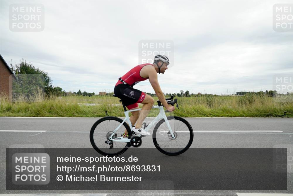31.08.2025 - Elbe Triathlon Hamburg Michael Burmester http://msf.ph/oto/8693831 31.08.2025 14:10:18 Radfahren 127, 139, 162 meine-sportfotos.de