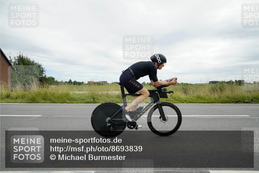 31.08.2025 - Elbe Triathlon Hamburg Michael Burmester http://msf.ph/oto/8693839 31.08.2025 14:10:27 Radfahren 121, 143, 145 meine-sportfotos.de