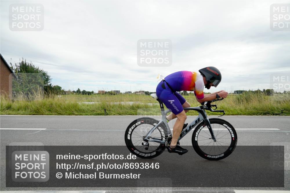 31.08.2025 - Elbe Triathlon Hamburg Michael Burmester http://msf.ph/oto/8693846 31.08.2025 14:10:49 Radfahren 147, 160 meine-sportfotos.de