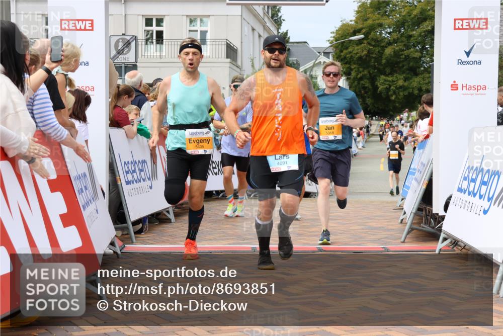 31.08.2025 - 21. Blankeneser Heldenlauf Strokosch-Dieckow http://msf.ph/oto/8693851 31.08.2025 12:36:11 Ziel 5405, 5159, 5158, 5318, 4383, 4091 meine-sportfotos.de
