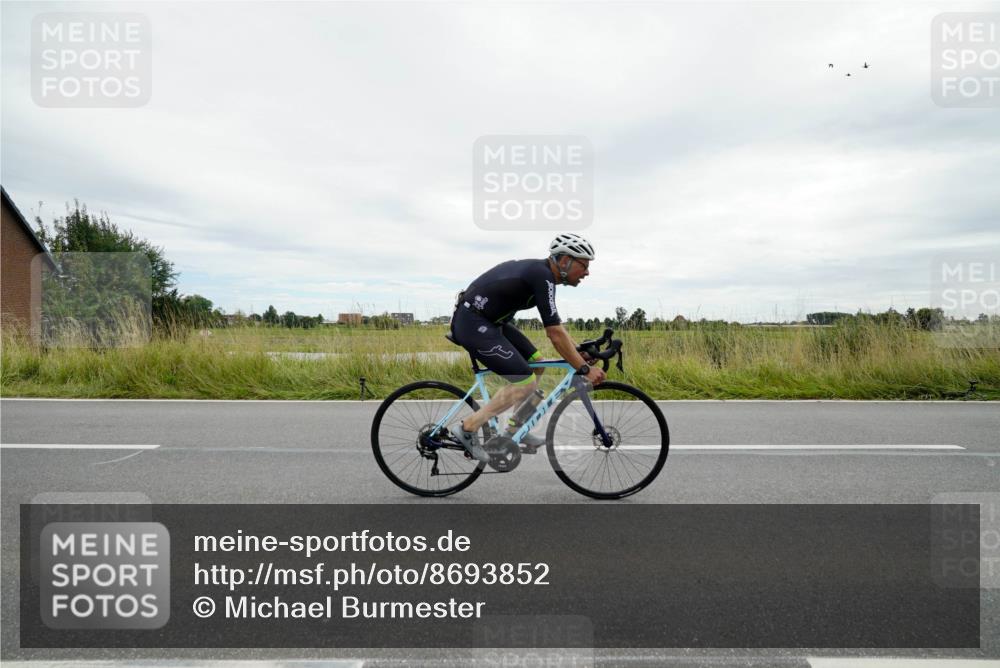 31.08.2025 - Elbe Triathlon Hamburg Michael Burmester http://msf.ph/oto/8693852 31.08.2025 14:11:01 Radfahren 141, 164 meine-sportfotos.de