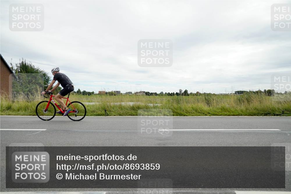 31.08.2025 - Elbe Triathlon Hamburg Michael Burmester http://msf.ph/oto/8693859 31.08.2025 14:11:24 Radfahren 129 meine-sportfotos.de